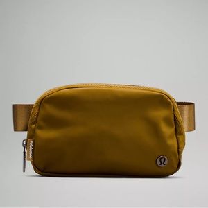 Lululemon Everywhere Belt Bag 1L - Burnt Camel